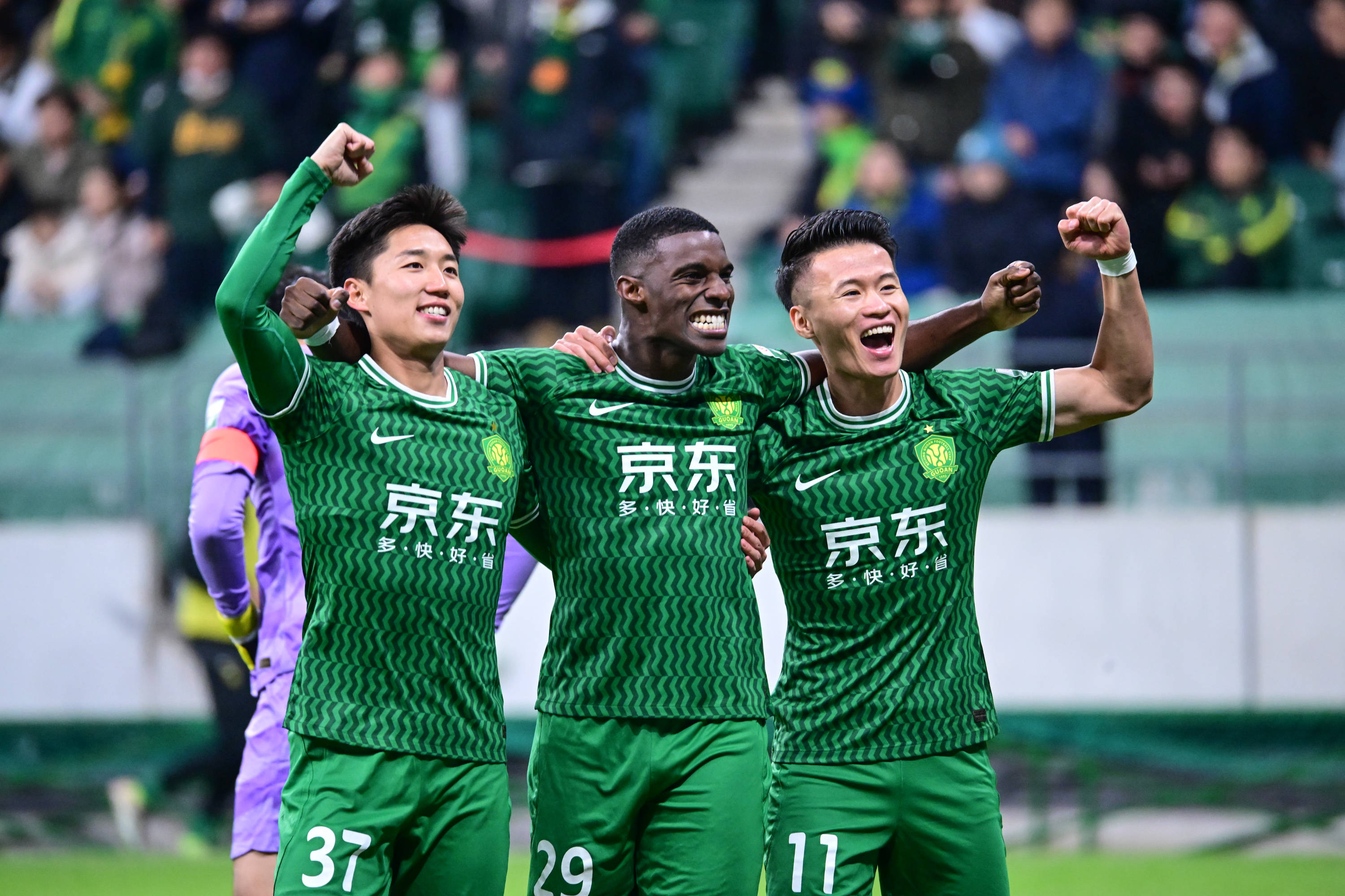 国安实力碾压对手,登顶积分榜 国安实力碾压对手,登顶积分榜