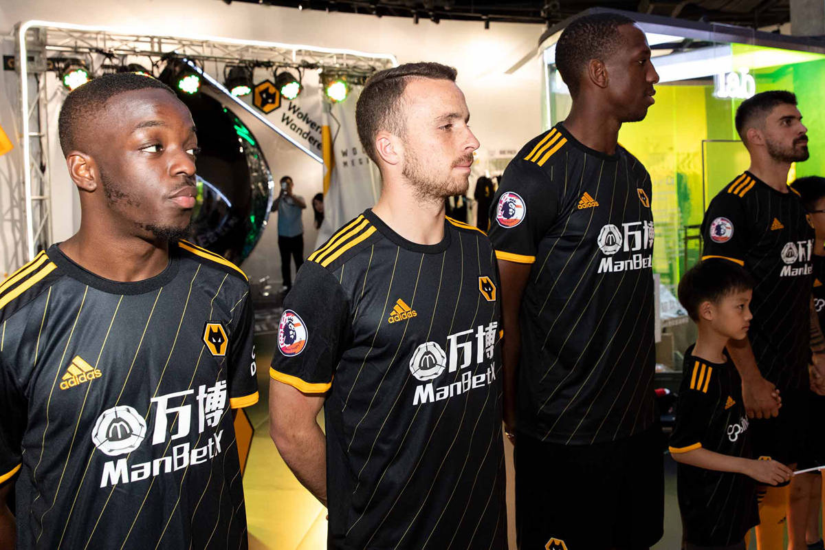 狼队主场大胜埃弗顿,重回争冠集团形势乐观 狼队主场大胜埃弗顿,重回争冠集团形势乐观