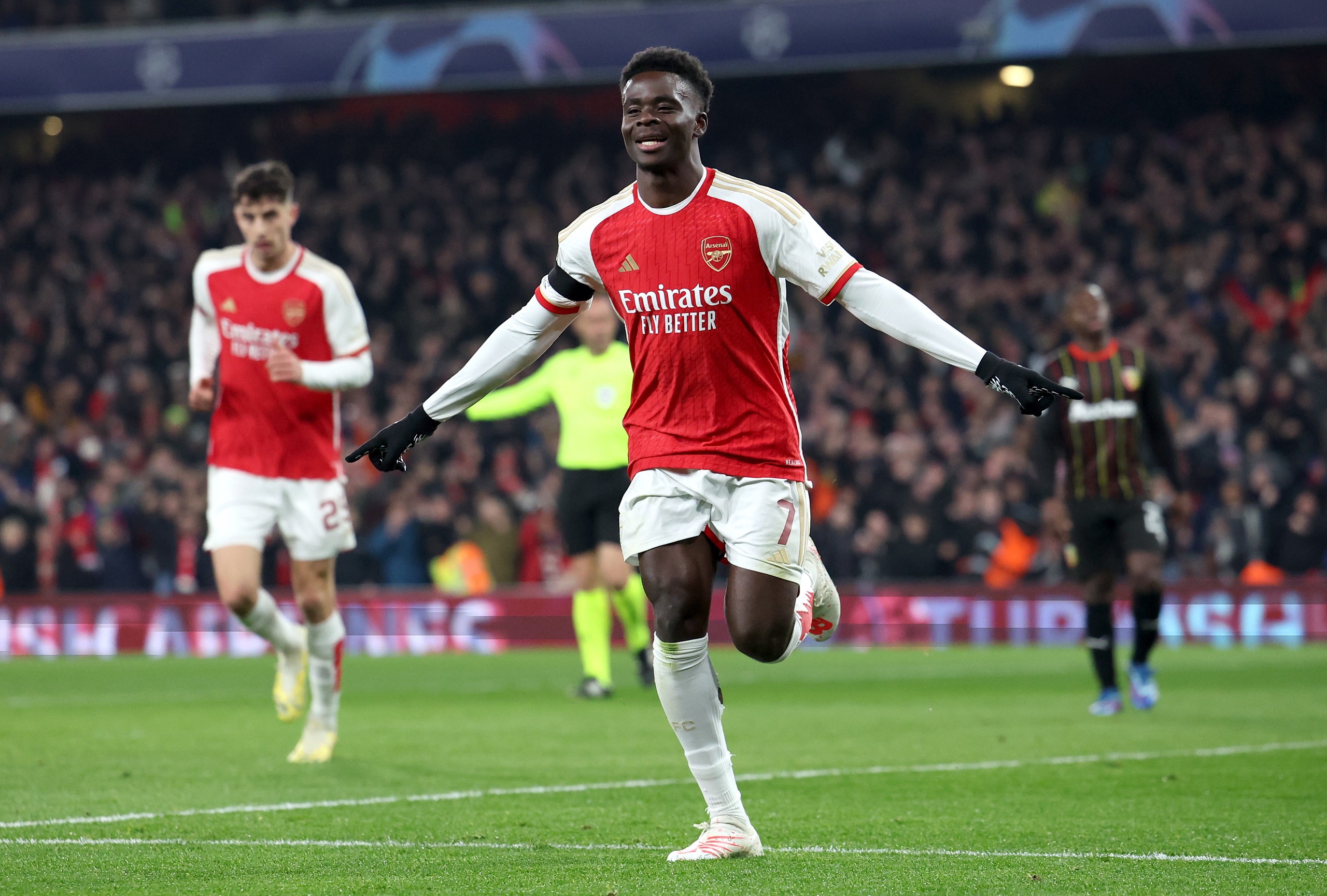 曼联实现强势突围,成功晋级欧冠八强 曼联实现强势突围,成功晋级欧冠八强