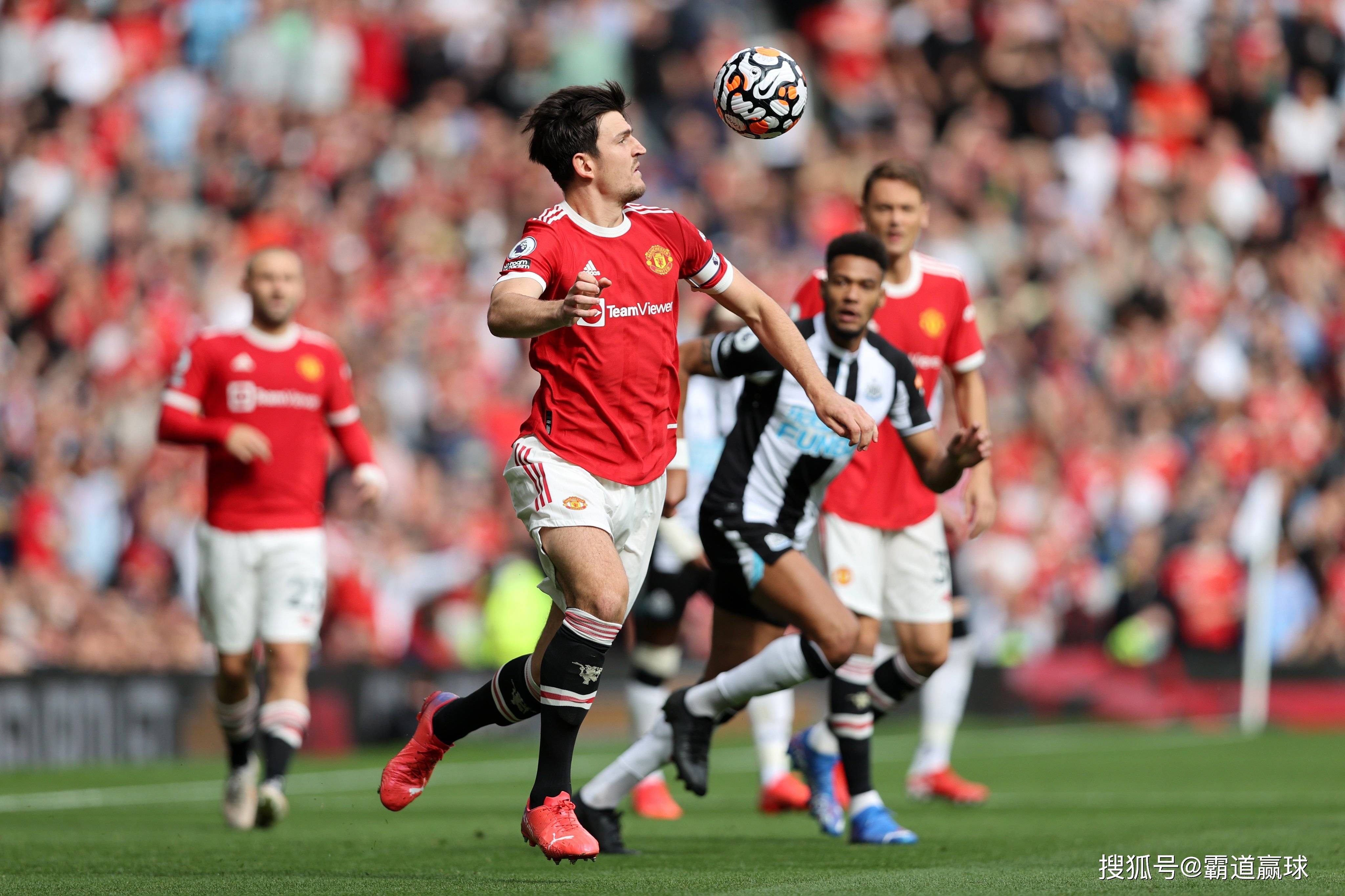 爱体育官方网站-纽卡斯尔联取胜领跑积分榜,曼联客场击败对手