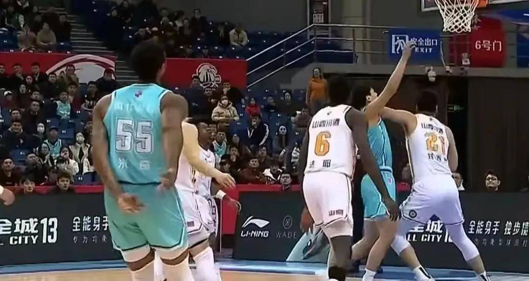 格洛斯特城强势逆袭,追赶积分榜前端强队 格洛斯特城强势逆袭,追赶积分榜前端强队