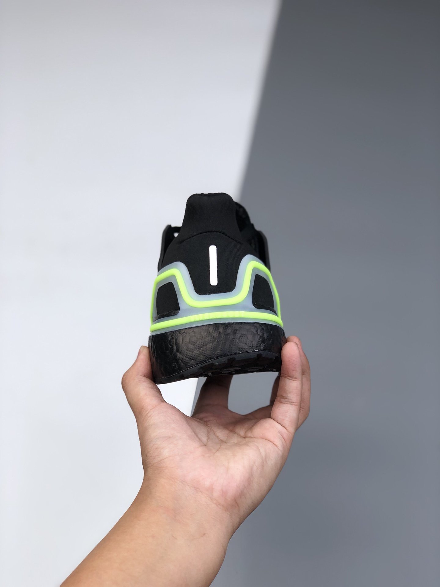 阿迪达斯拍某控描述,花&雅食升火裤袜袜 阿迪达斯拍某控描述,花&雅食升火裤袜袜