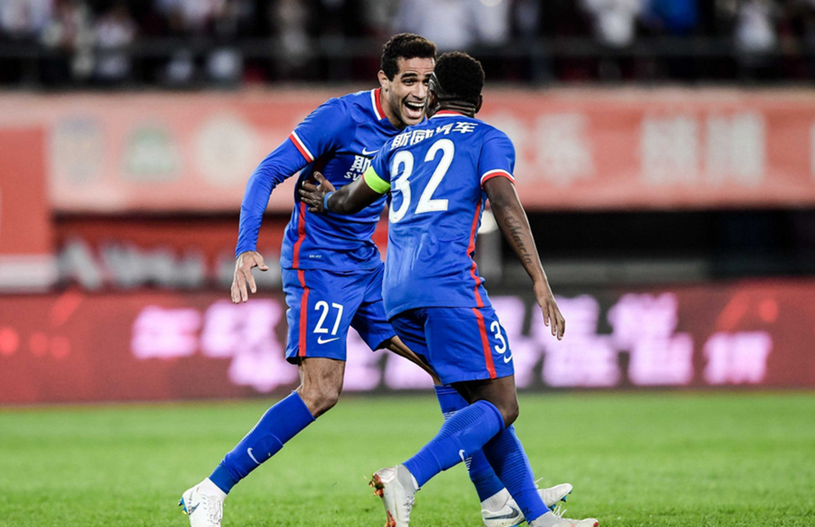 爱体育-巴萨主教练执教百场,球队成绩节节上升!