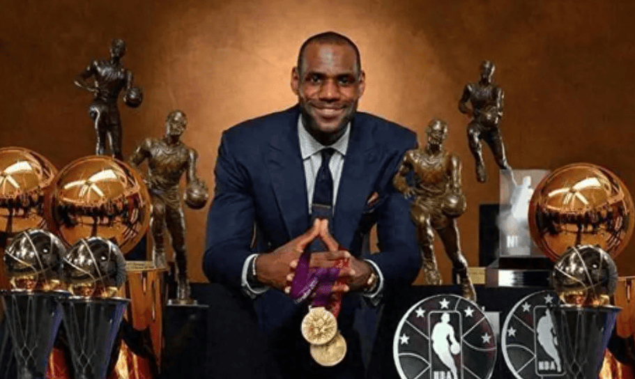 MVP候选人出炉,谁将荣膺最高荣誉 MVP候选人出炉,谁将荣膺最高荣誉