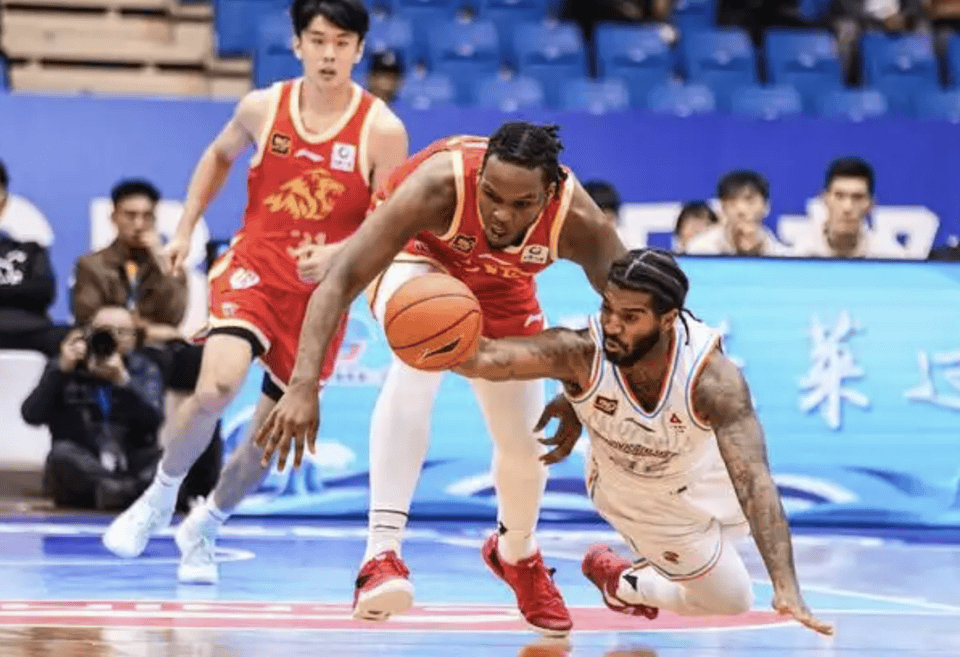 爱体育-山东男篮遭遇惨败,输给对手无缘胜利