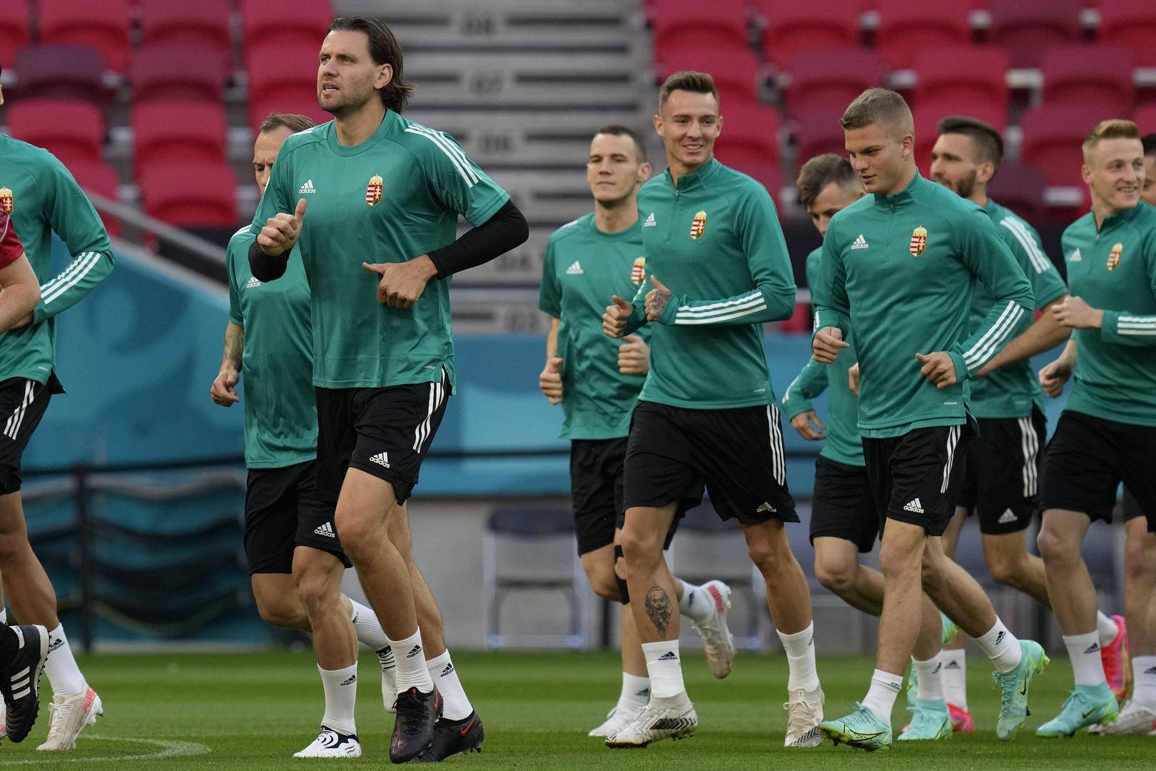 爱体育-瑞士篮球联赛半决赛战况激烈