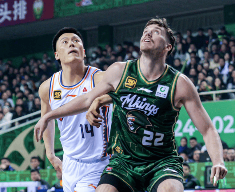 爱体育-贵港队锋线火力全开,冲击榜首位置