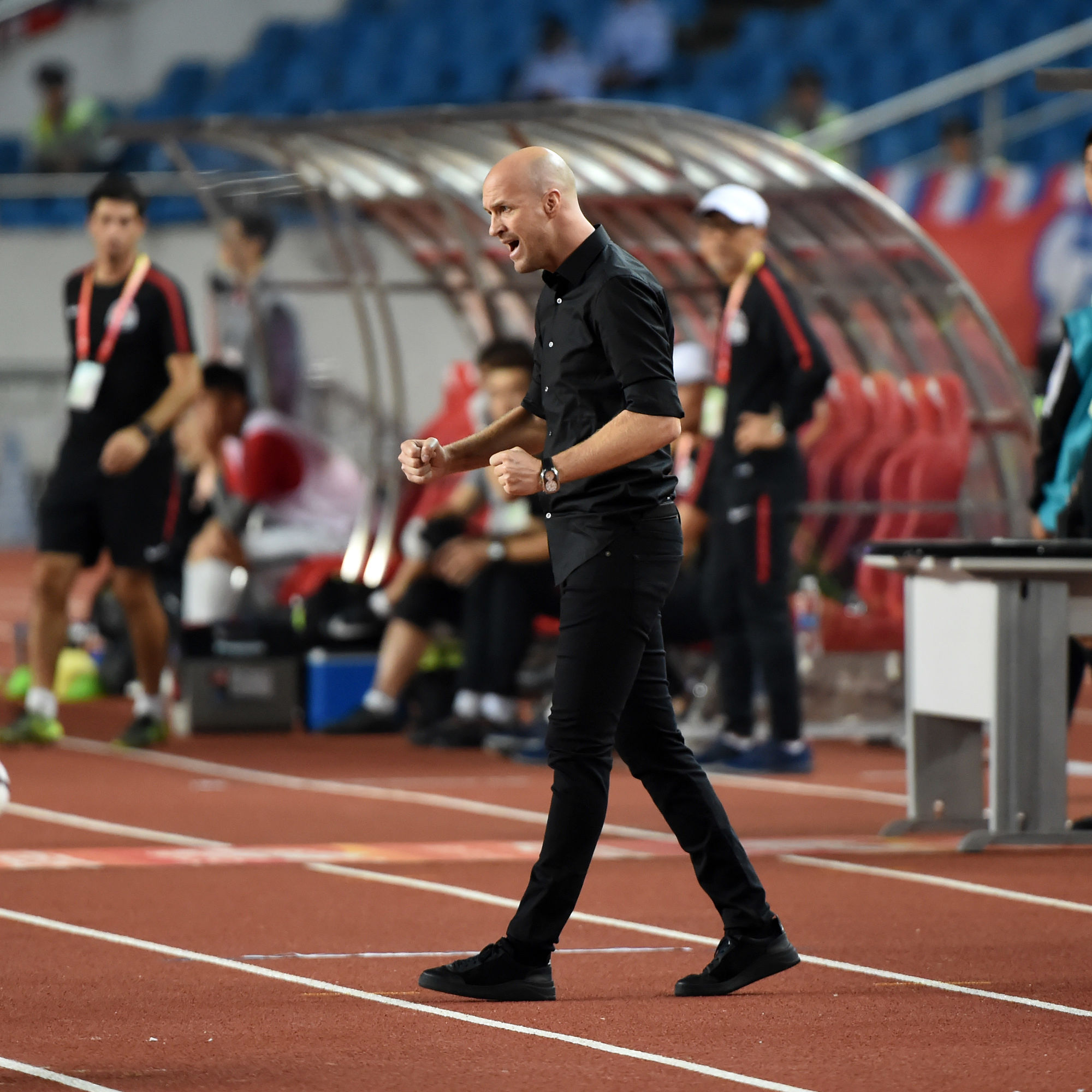 爱体育官网-重庆斯威主场获胜，连战连胜士气高昂