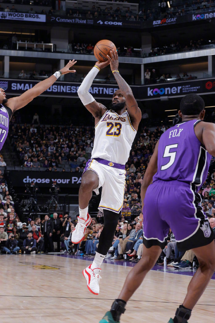 爱体育官方网站-湖人再战告捷,信心十足