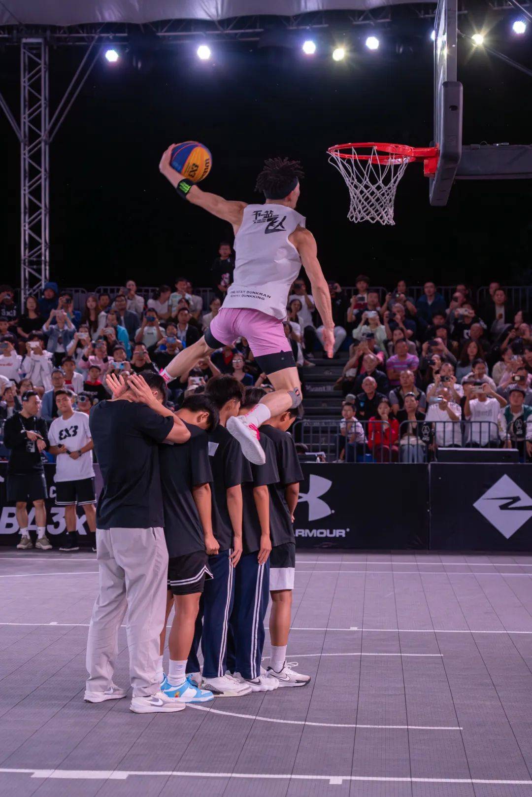 爱体育-美国篮球队训练备赛世锦赛,团结拼搏求新突破!