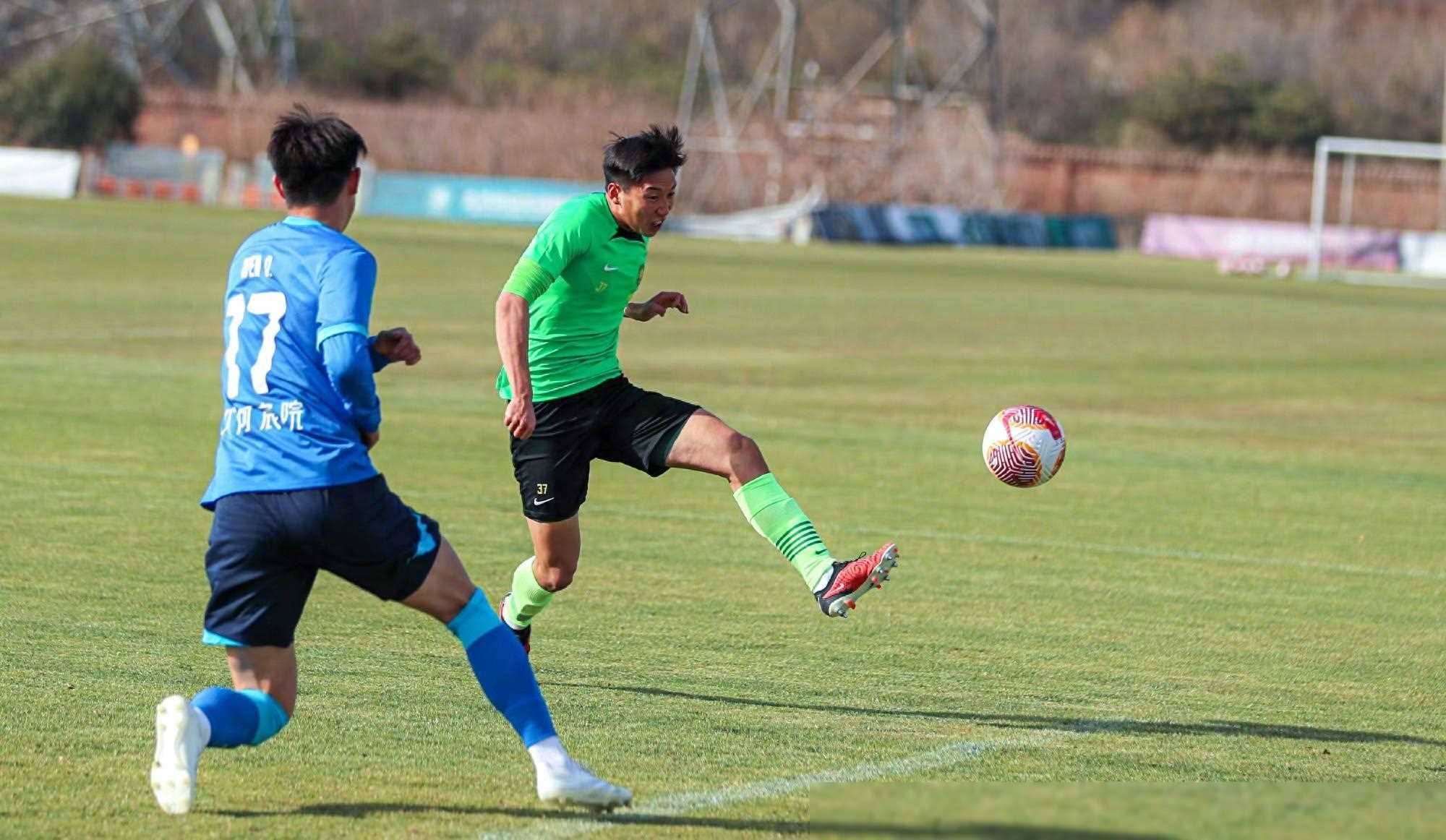 爱体育官方网站-年轻球员崭露头角,成为球队新希望