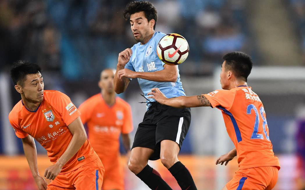 年轻球员崭露头角,成为球队新希望 年轻球员崭露头角,成为球队新希望