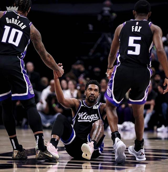 爱体育-湖人客场惨败国王，詹姆斯缺席