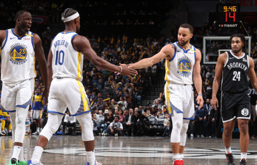 勇士战胜篮网,库里状态飙升 勇士战胜篮网,库里状态飙升