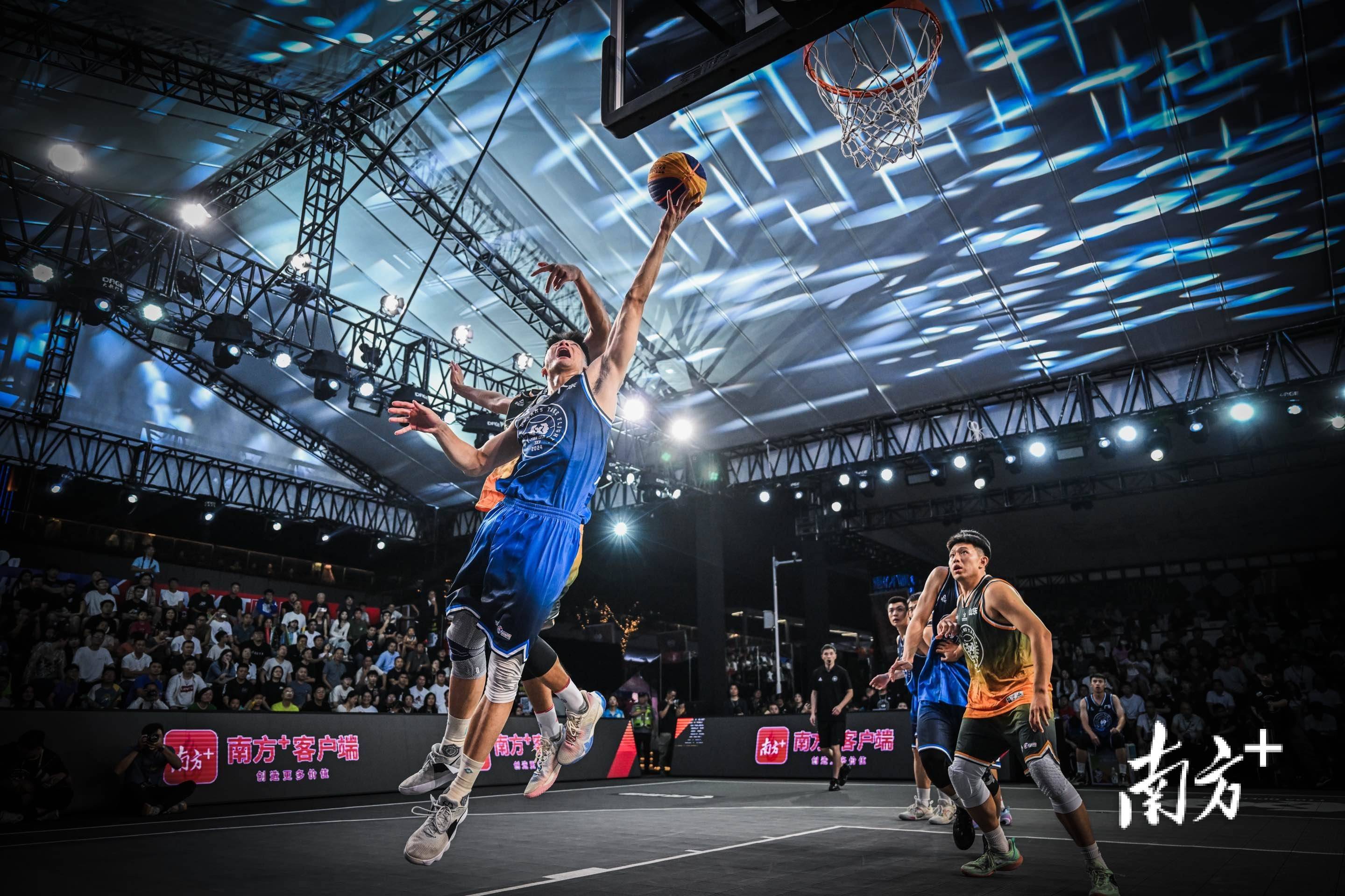 职业篮球联赛的激烈比赛点燃热情 职业篮球联赛的激烈比赛点燃热情