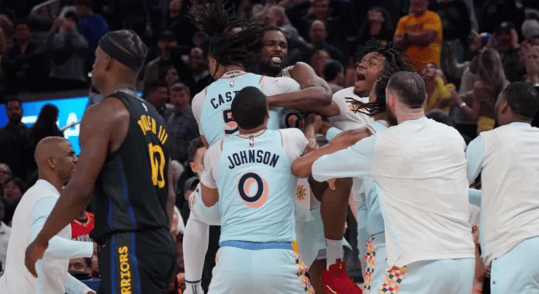 勇士主场大胜开拓者,豪取七连胜 勇士主场大胜开拓者,豪取七连胜