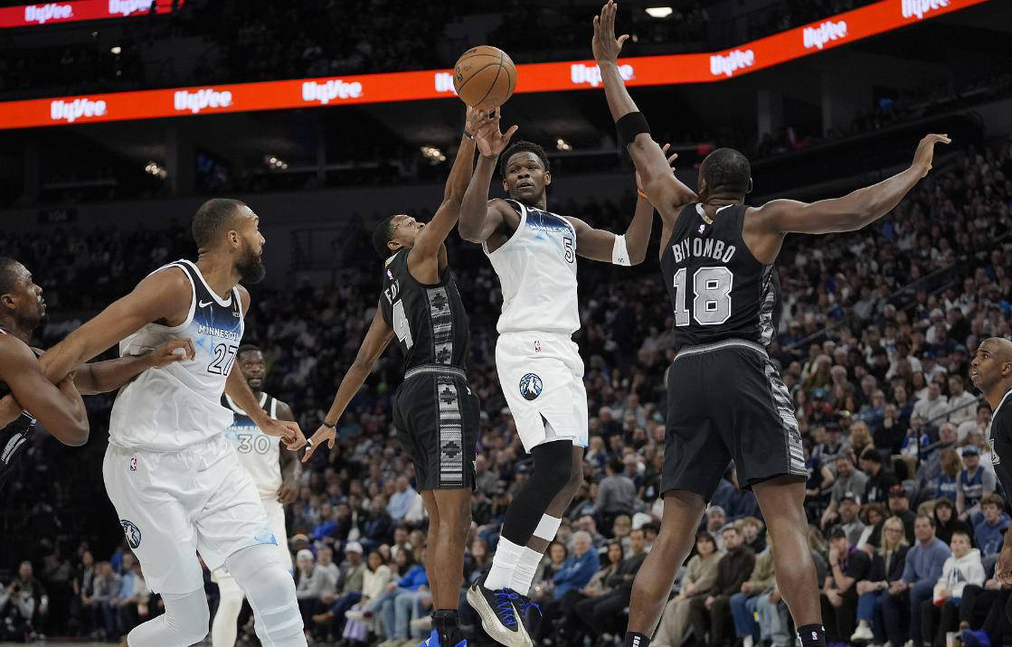 马刺寻求连胜,球队外线射手突显实力 马刺寻求连胜,球队外线射手突显实力