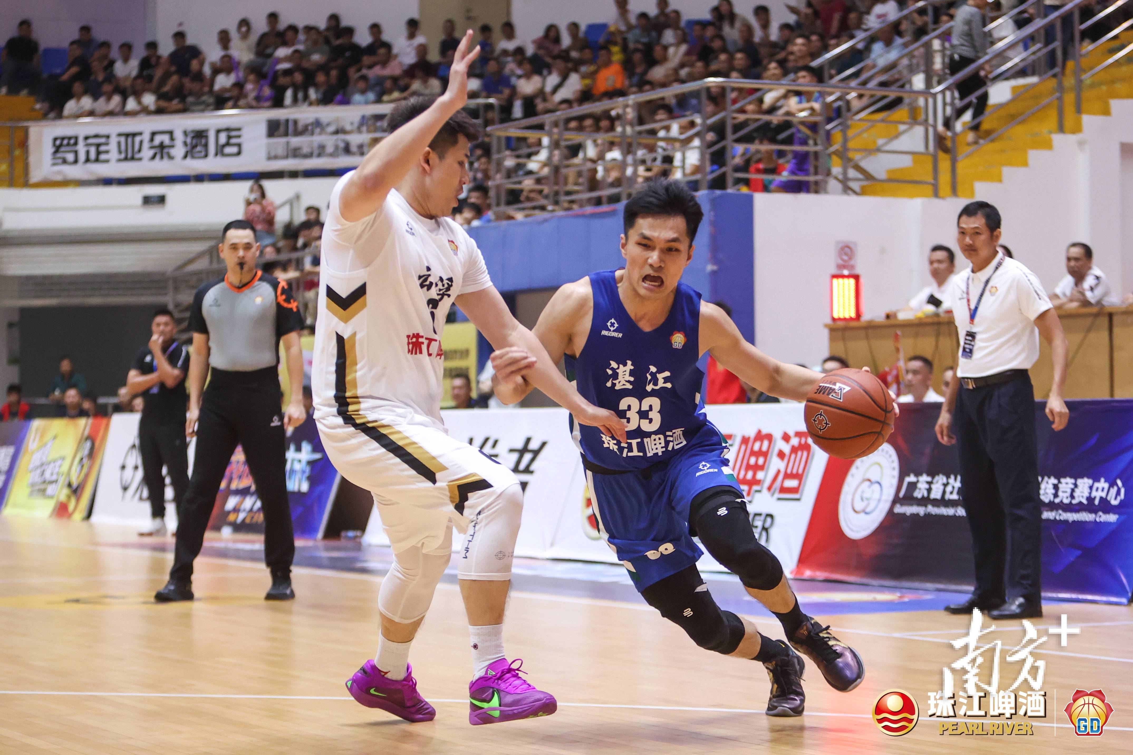 一触即发的激烈篮球比赛,最后夺冠球队揭晓 一触即发的激烈篮球比赛,最后夺冠球队揭晓