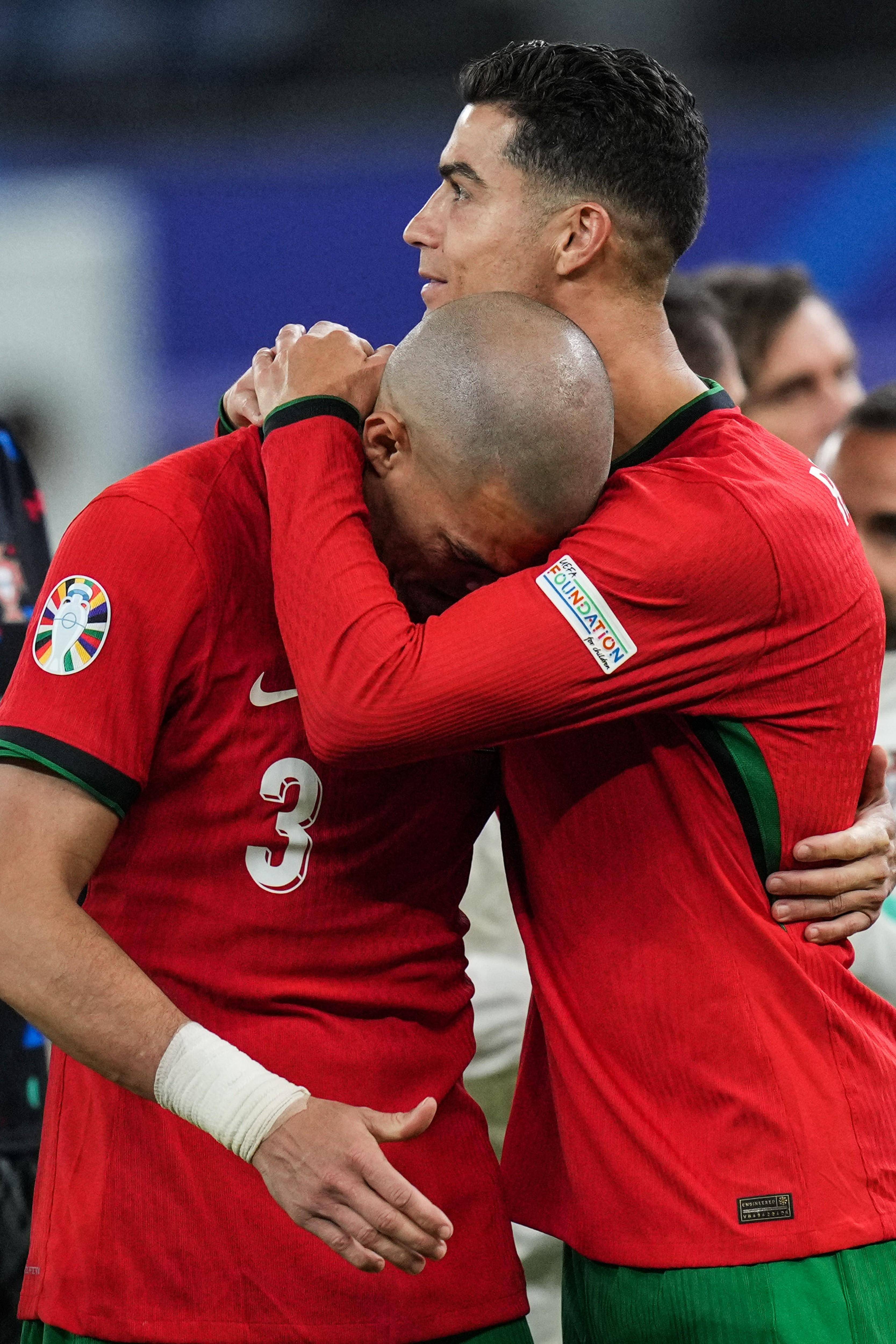 欧锦赛:法国0-2德国,惨败小组赛 欧锦赛:法国0-2德国,惨败小组赛