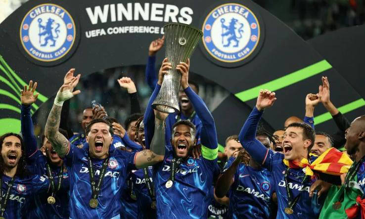 爱体育官网-切尔西队员备战新赛季,全力以赴向前冲