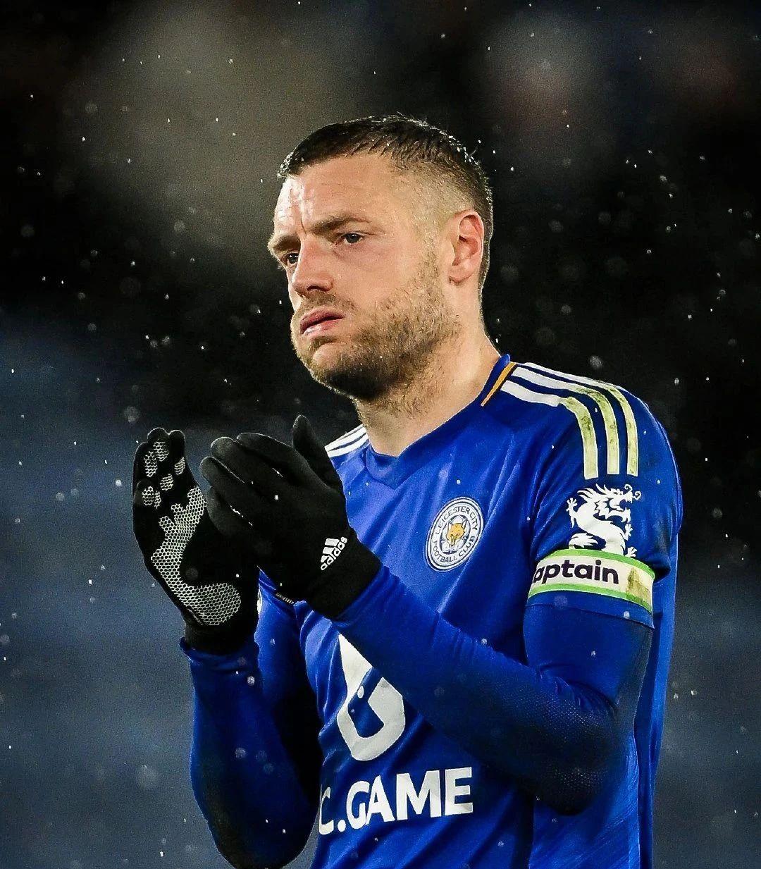 沙尔克遭遇连败,陷入保级泥潭 沙尔克遭遇连败,陷入保级泥潭