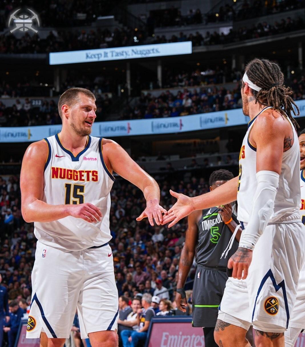 爱体育-谁与争锋:篮板对决掘金,两队顶端之战让人热血沸腾!