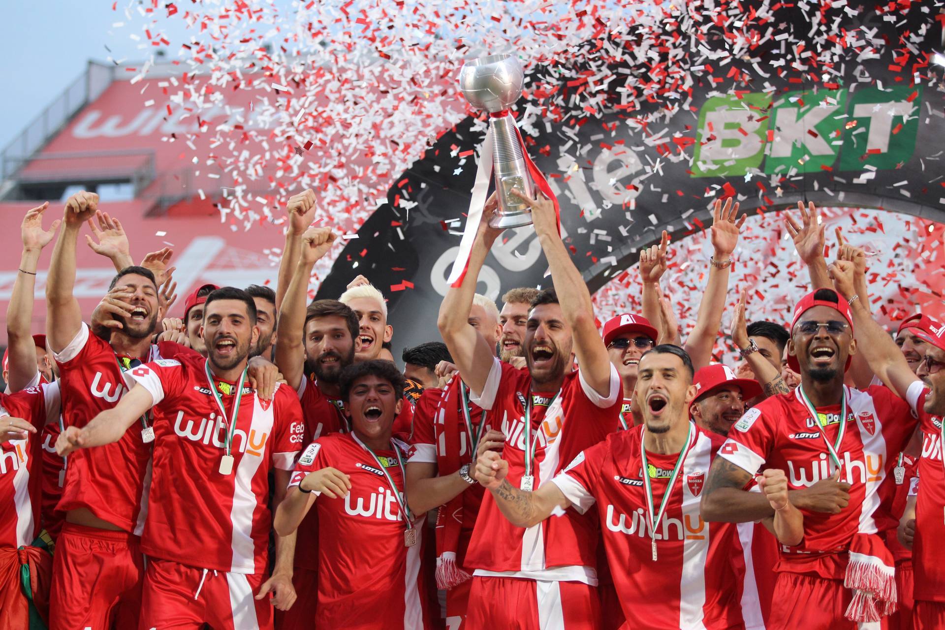 爱体育-帕尔马迎战佛罗伦萨，胜者走向巅峰