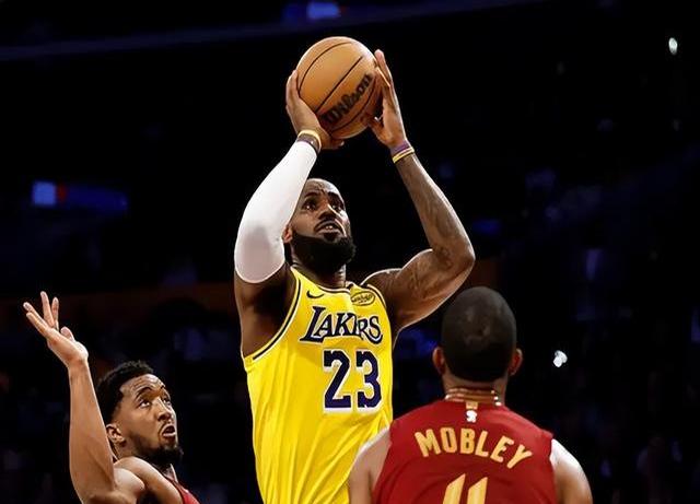 骑士队气势如虹,轻松击败对手晋级 骑士队气势如虹,轻松击败对手晋级