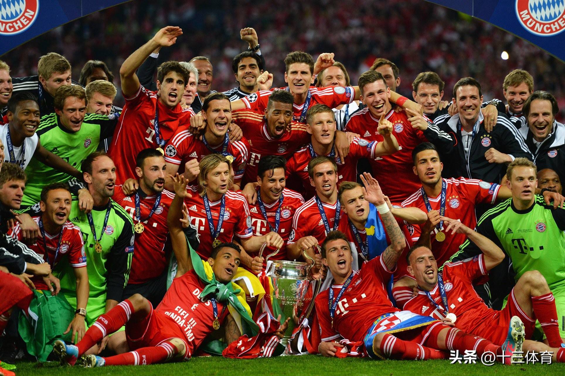 欧预赛比赛奋战场面展现,球员全力备战争夺胜利 欧预赛比赛奋战场面展现,球员全力备战争夺胜利