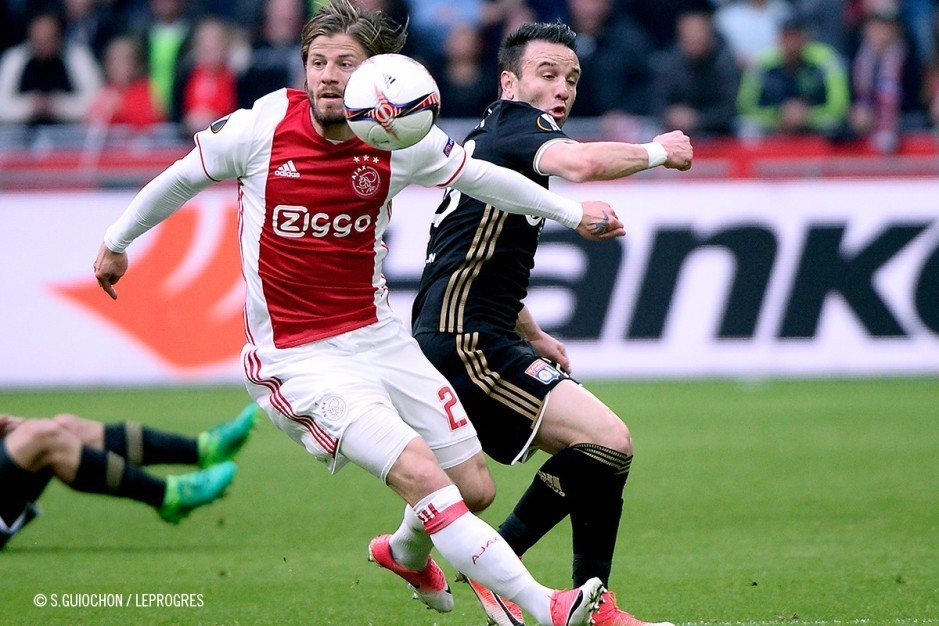 里昂客场1-1战平肖东尼，保持不败纪录