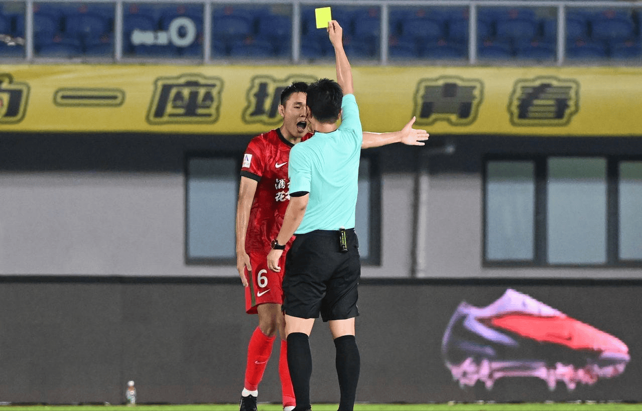 爱体育-比赛现场出现技术错误，裁判员紧急做出调整