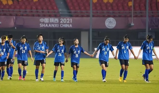 中国女足重大失误导致失利，球队备战陷入困境
