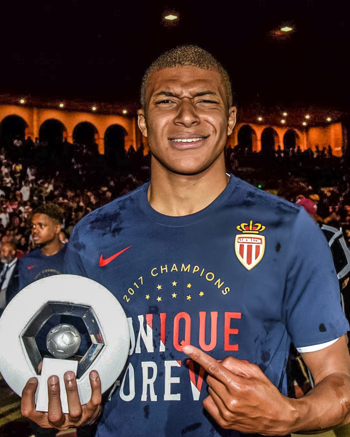 爱体育-摩纳哥客场逆转取胜,球员庆祝喜悦