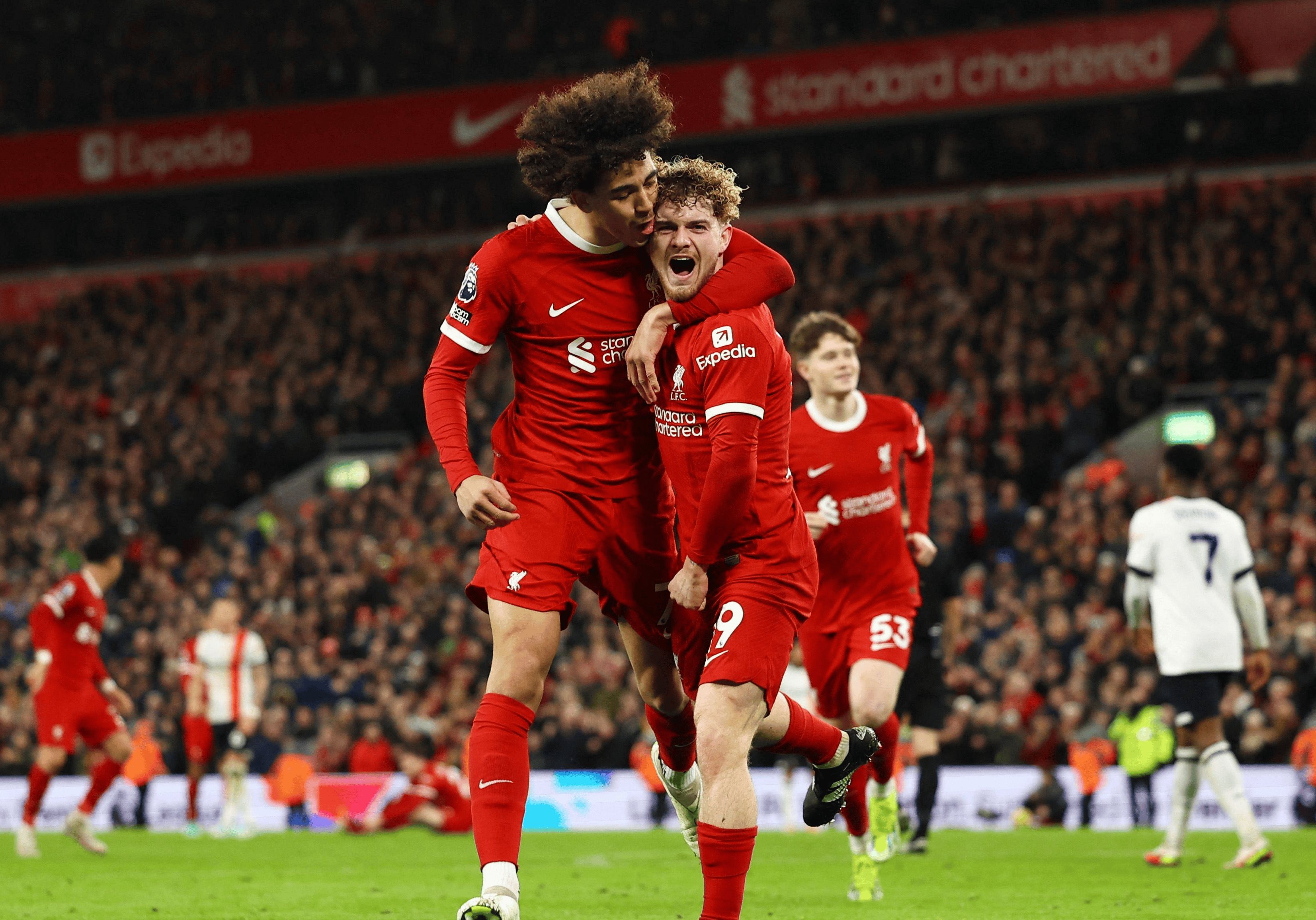 热刺逼平曼联,赛后球员互动获点赞 热刺逼平曼联,赛后球员互动获点赞