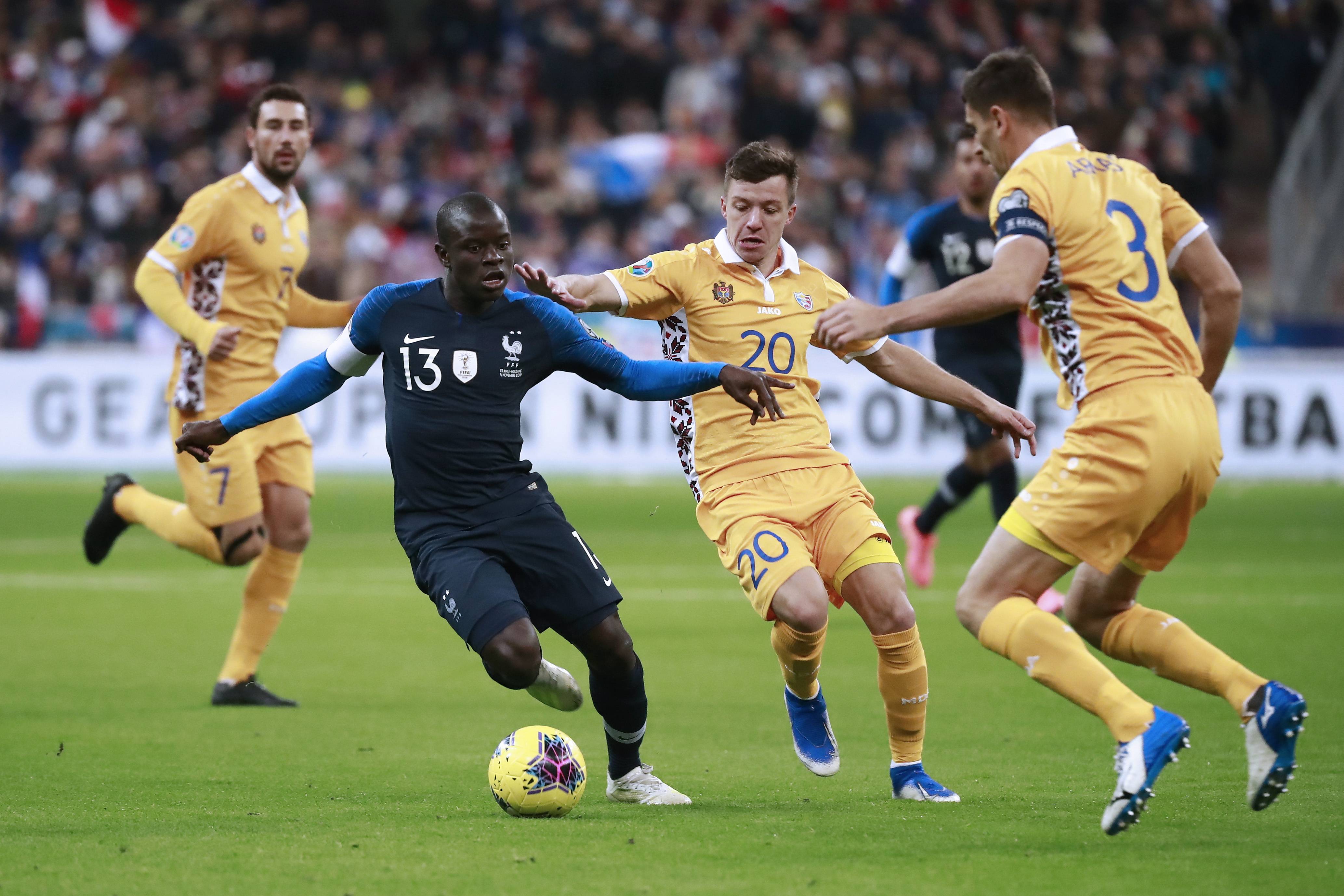 防守球员关键拦截,帮助球队保持不败 防守球员关键拦截,帮助球队保持不败