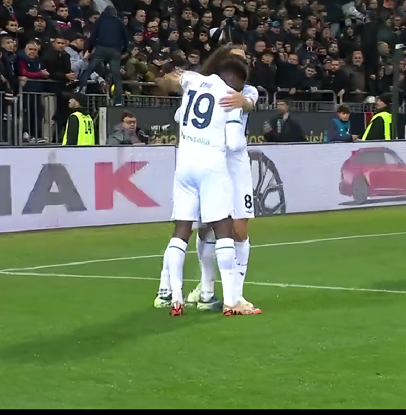 卡利亚里客场大胜拉齐奥,发挥出色 卡利亚里客场大胜拉齐奥,发挥出色