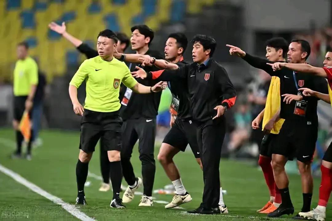 爱体育-赛场氛围骤然升温,球队实力悬殊