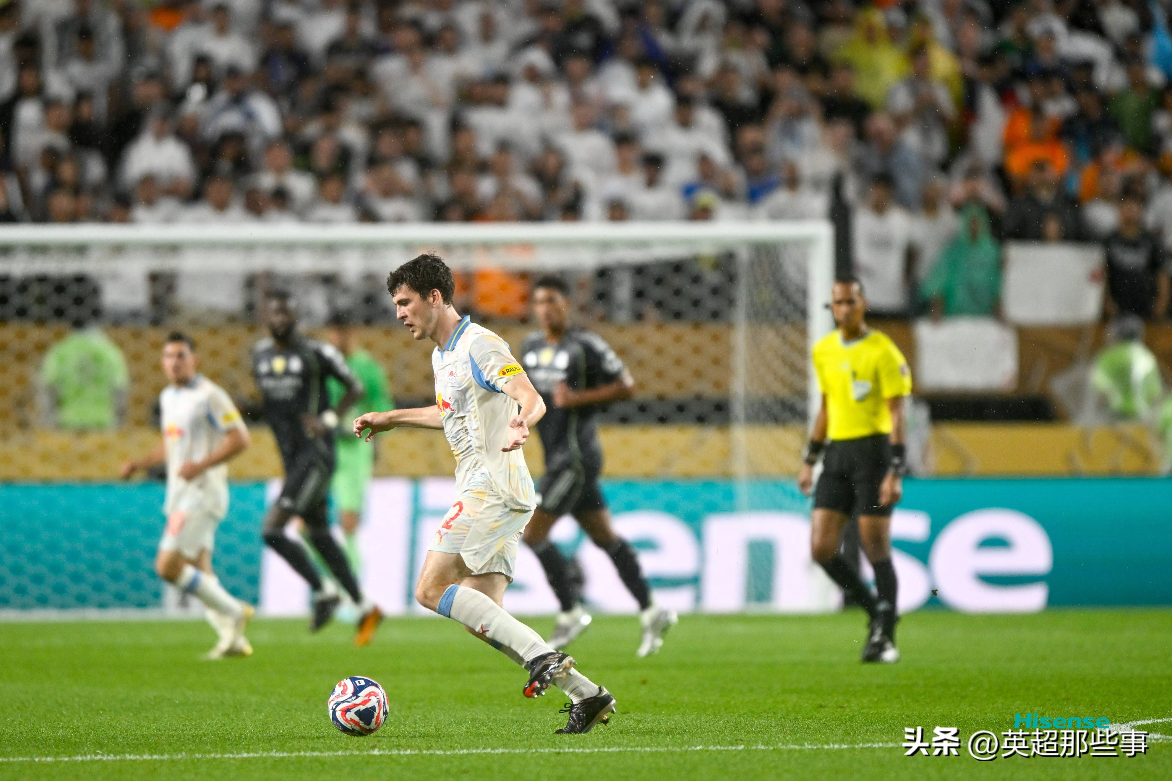 尤文图斯主场完胜,欲冲击联赛头名 尤文图斯主场完胜,欲冲击联赛头名