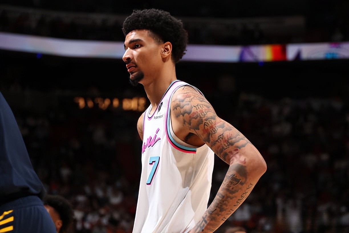 热火内线崛起,为球队赢得关键胜利 热火内线崛起,为球队赢得关键胜利