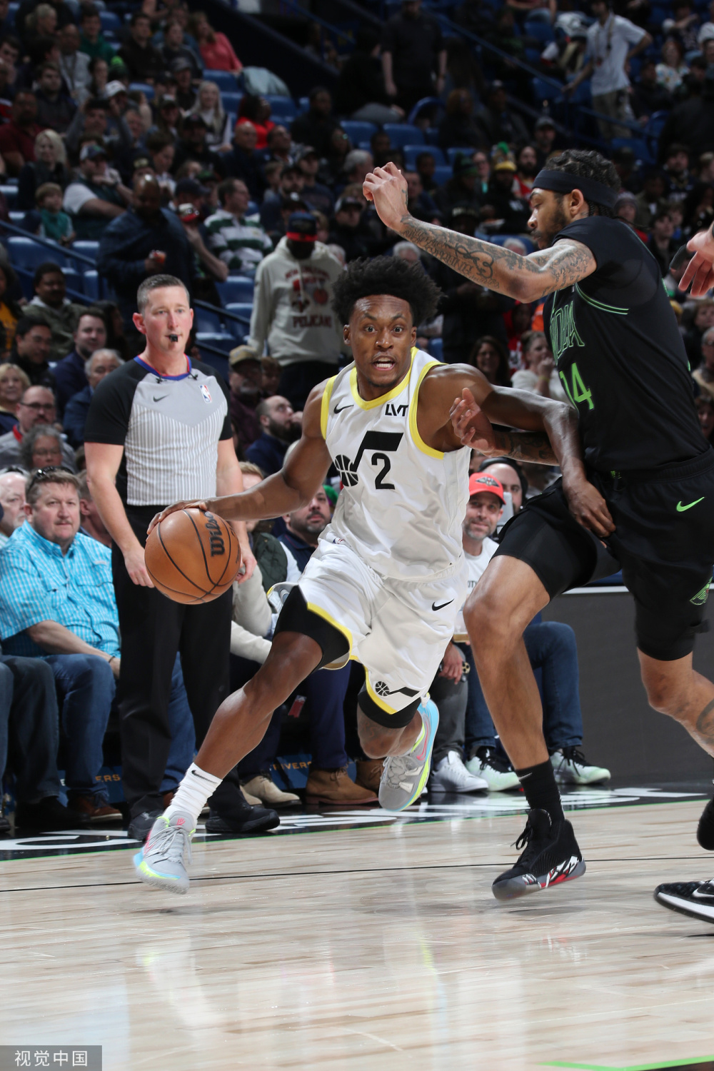 球场上空热血澎湃,爵士与鹈鹕激情碰撞 球场上空热血澎湃,爵士与鹈鹕激情碰撞