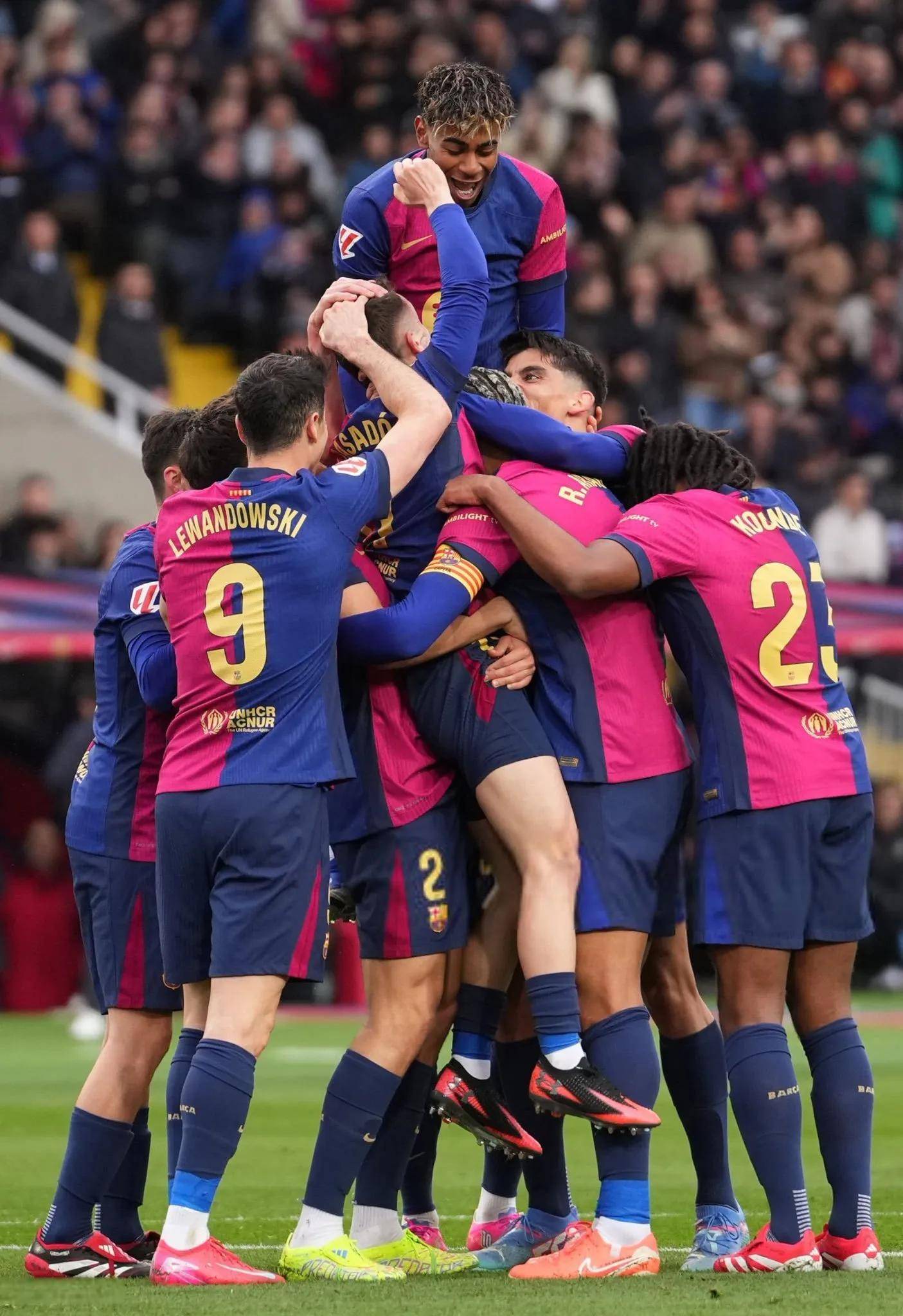 曼联队在欧冠比赛中遭逢困境 曼联队在欧冠比赛中遭逢困境