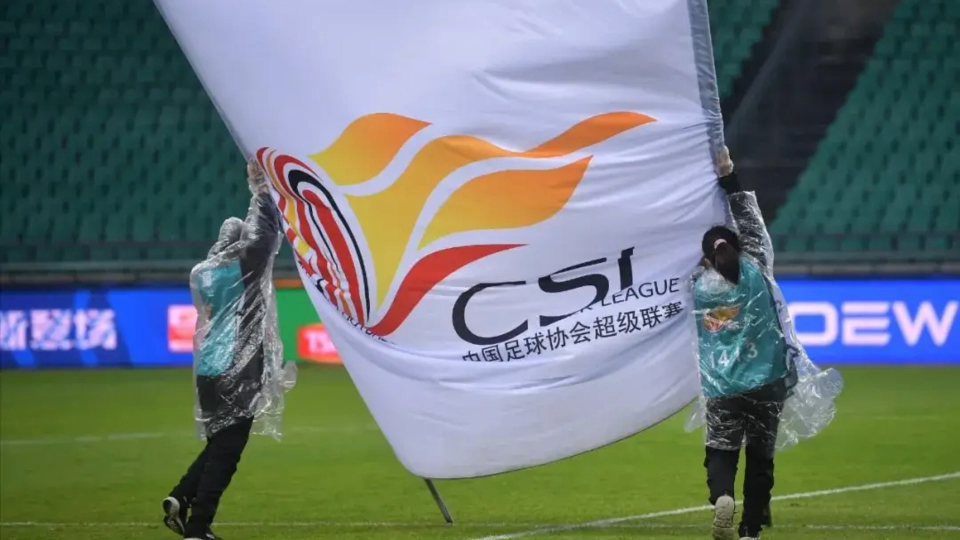 足球对战狂飙出场，劲敌相遇尽展实力