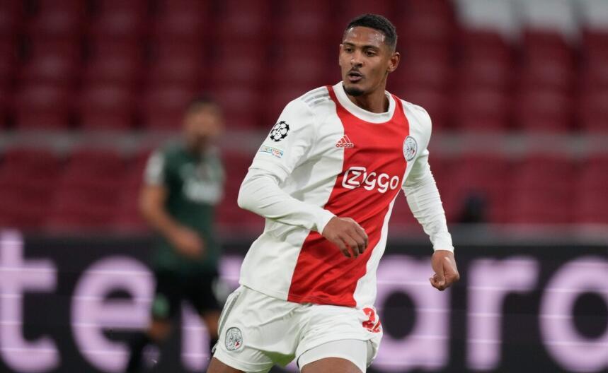 爱体育官方网站-登顶之争,强队争分夺秒谋胜