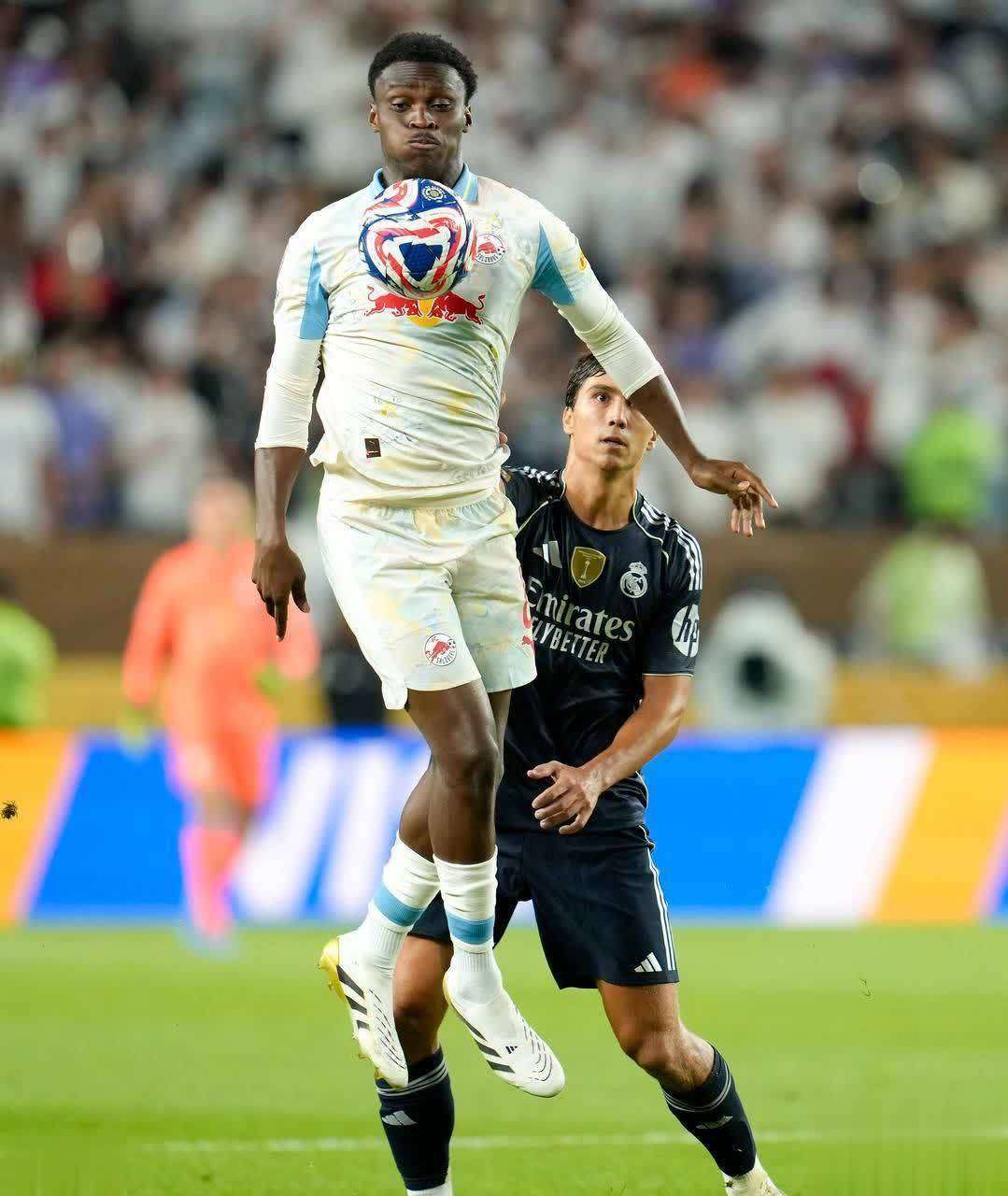 爱体育官方网站-萨尔茨堡主场告捷,小组赛成功晋级