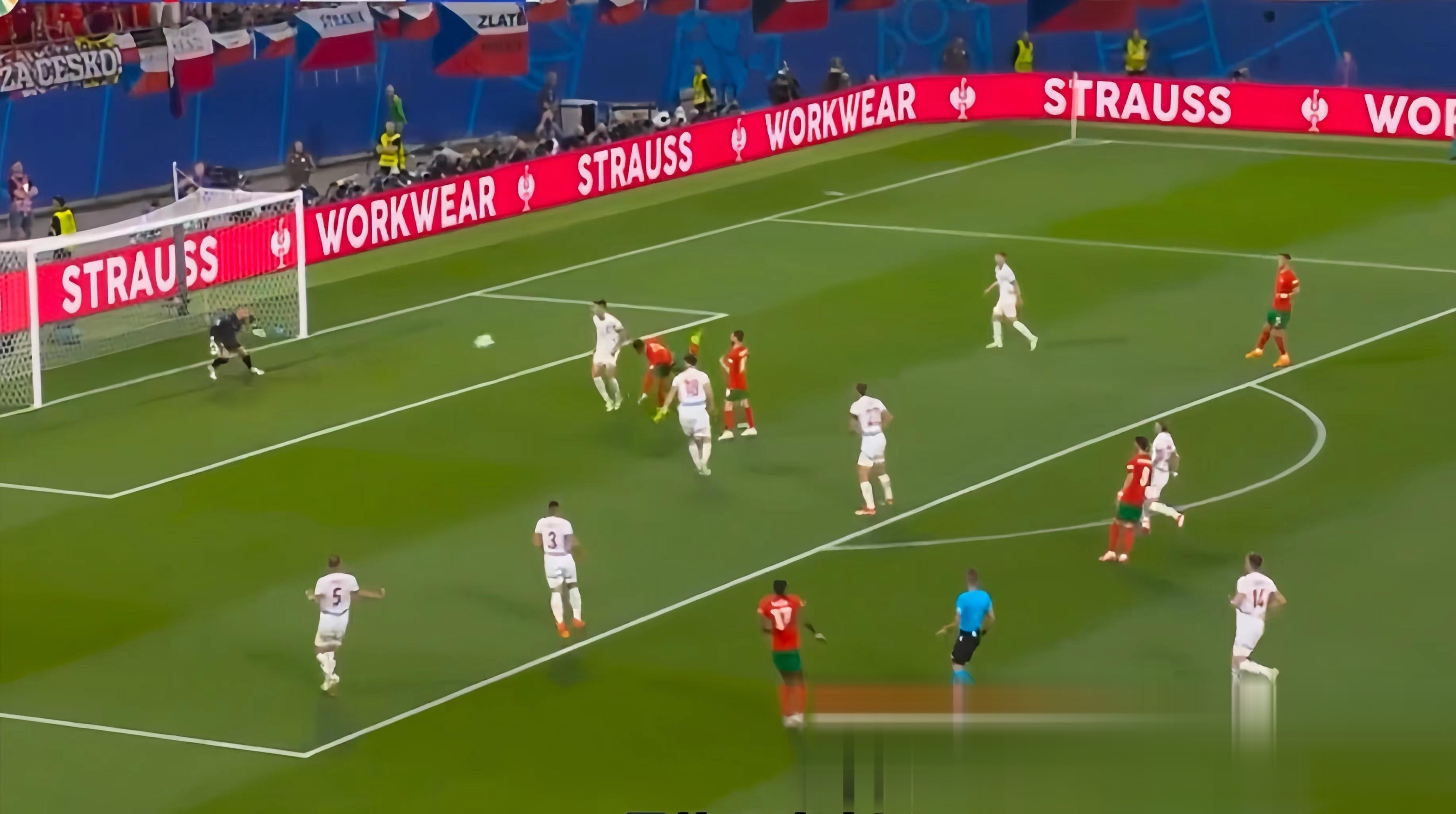 爱体育官网-欧洲预选赛:捷克意外大胜荷兰,小组出线形势一片未知