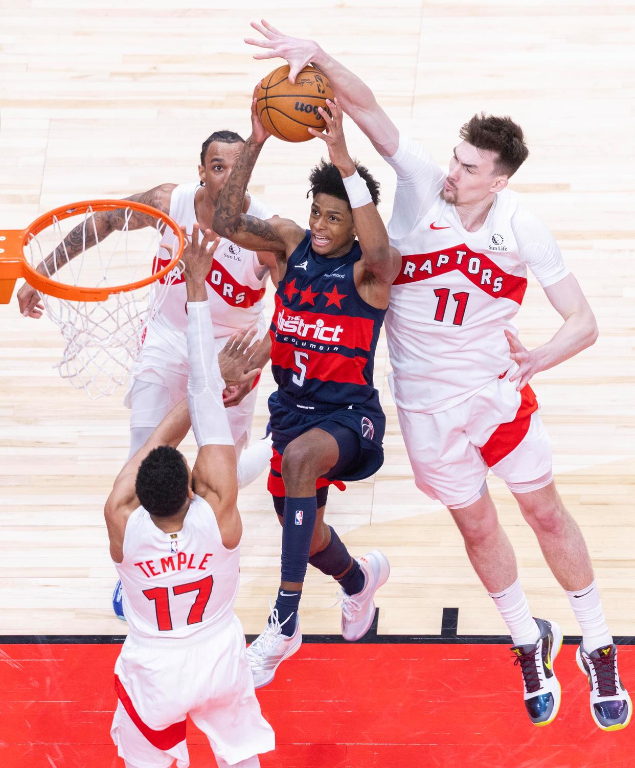 爱体育官方网站-猛龙主场再度惊险获胜,球队实力得到证明