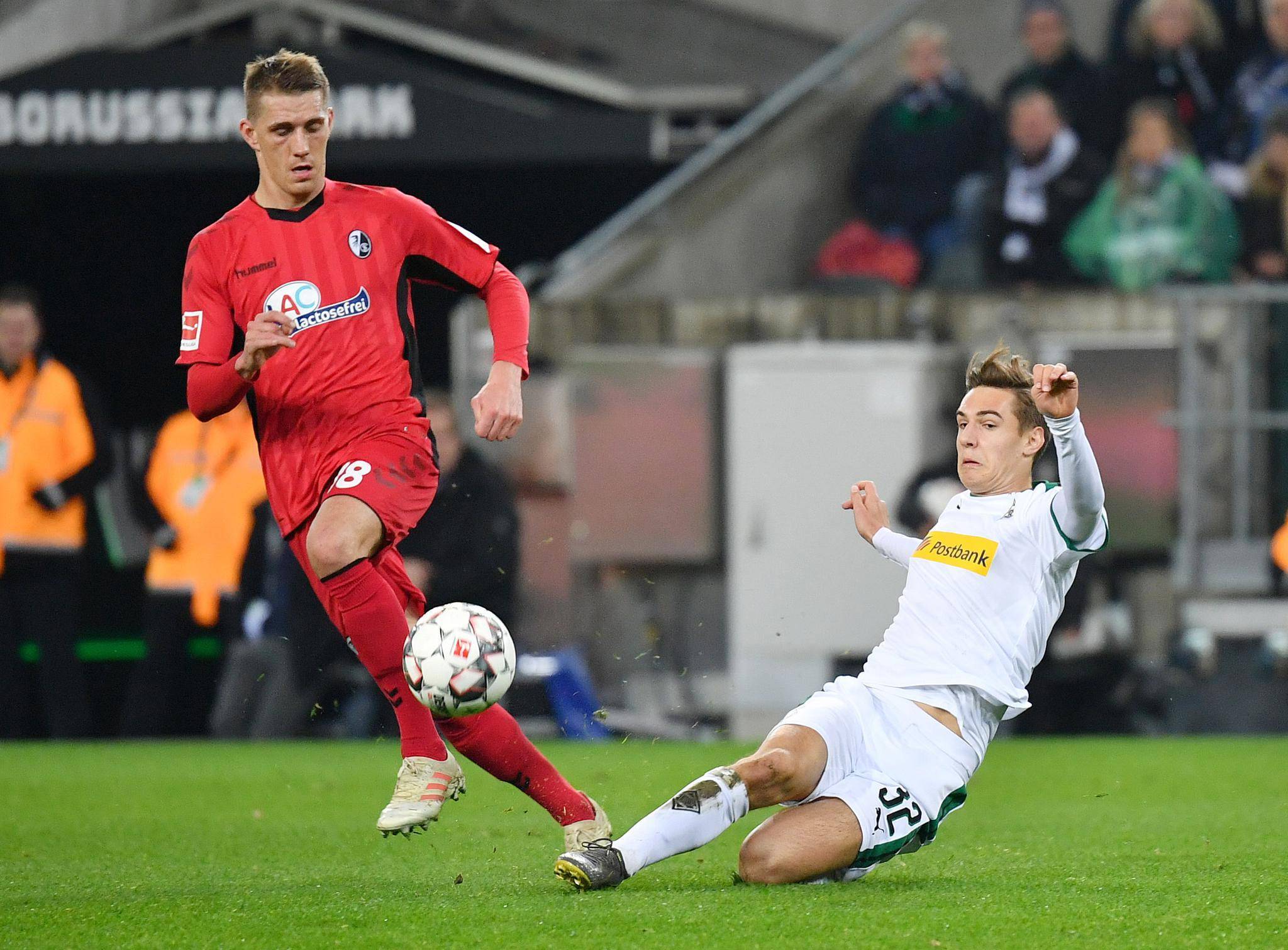 爱体育-沃尔夫斯堡队防线漏洞暴露,前途堪忧