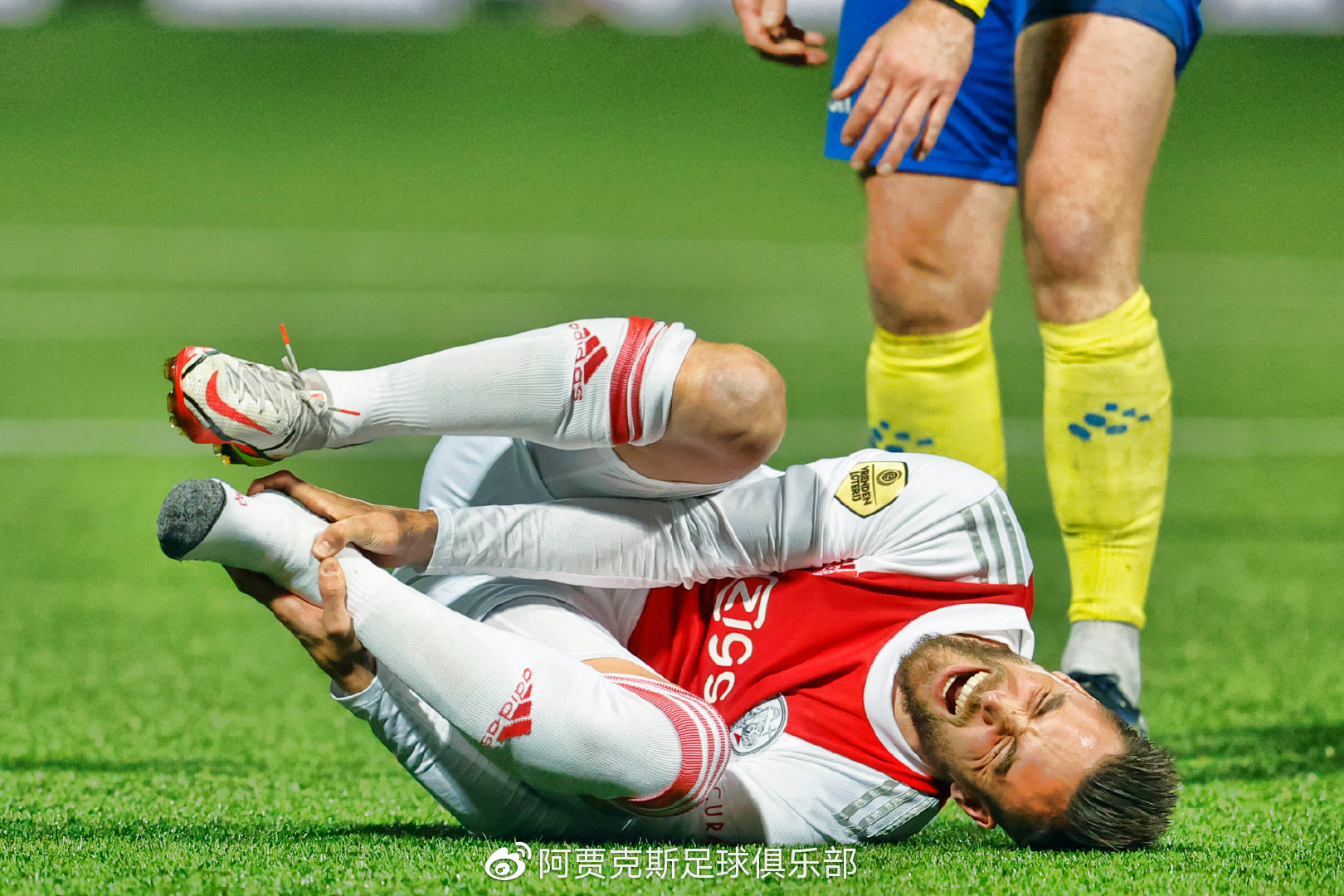 阿贾克斯险胜,莱万多夫斯基破坏平局 阿贾克斯险胜,莱万多夫斯基破坏平局