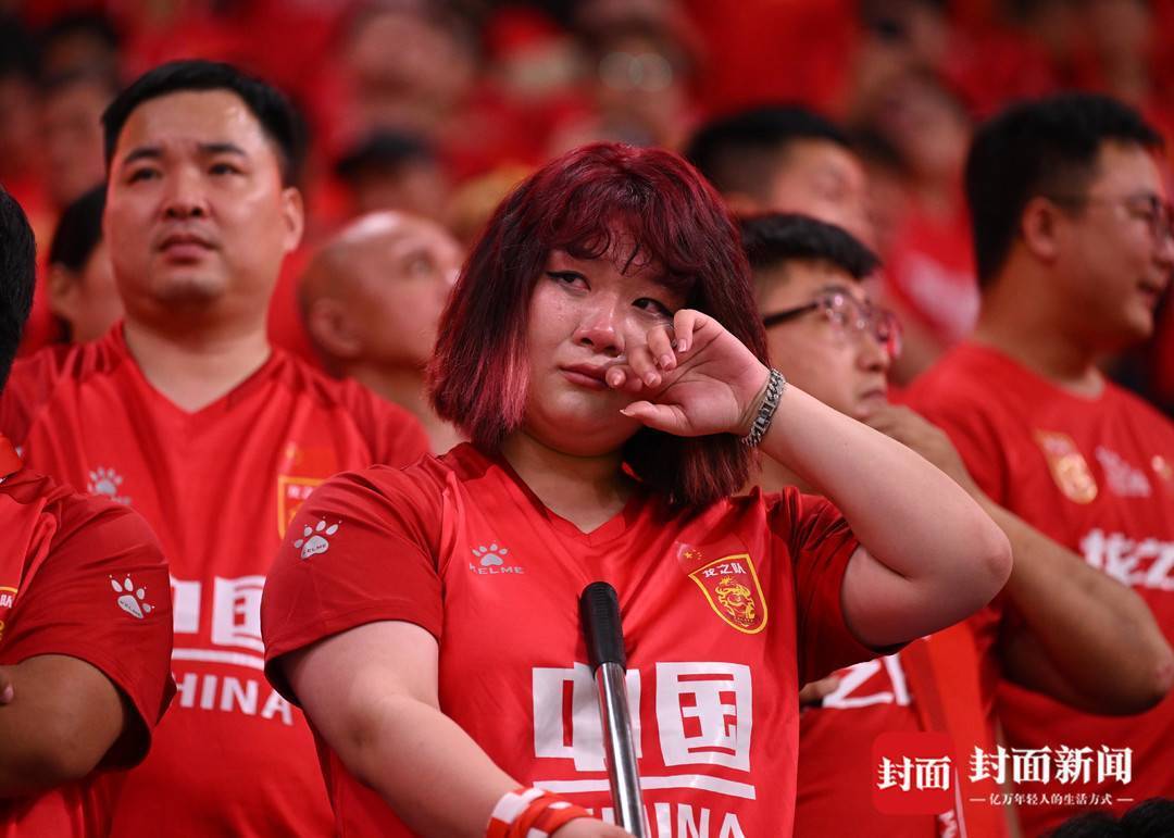 爱体育-逆转胜利让球迷兴奋不已,势不可挡