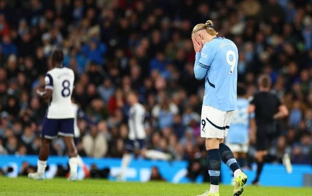 卫冕冠军曼城目前稳居榜首,但困难仍在前方等待着队伍 卫冕冠军曼城目前稳居榜首,但困难仍在前方等待着队伍